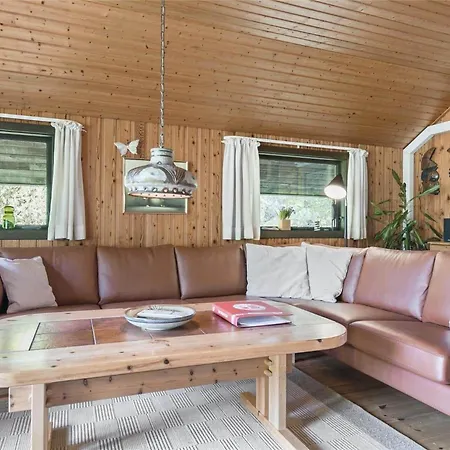 1302-aakirkeby-sjostauan-14 בית נופש *